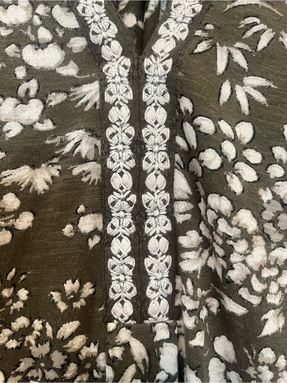 Lucky Brand Olive Green and Cream Floral Embroidered Top - Picture 5 of 9